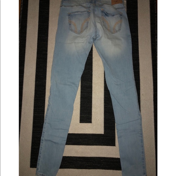 Light Wash Hollister Jeans - Picture 2 of 3